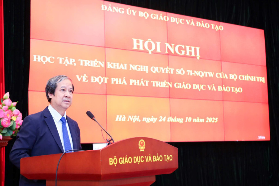 Bộ trưởng Bộ GD&ĐT Nguyễn Kim Sơn phát biểu tại hội nghị.