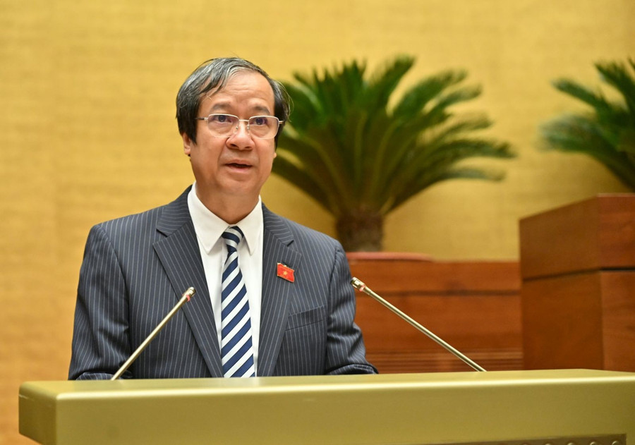 Bộ trưởng Bộ GD&ĐT Nguyễn Kim Sơn trình bày trước Quốc hội 3 dự án Luật. Ảnh: Đại biểu Nhân dân. bo-truong-bo-giao-duc-va-dao-tao-nguyen-kim-sonvqk-0836.jpg