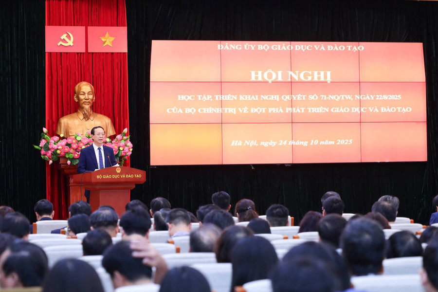 Thứ trưởng Thường trực Phạm Ngọc Thưởng quán triệt Nghị quyết. img-0724.jpg