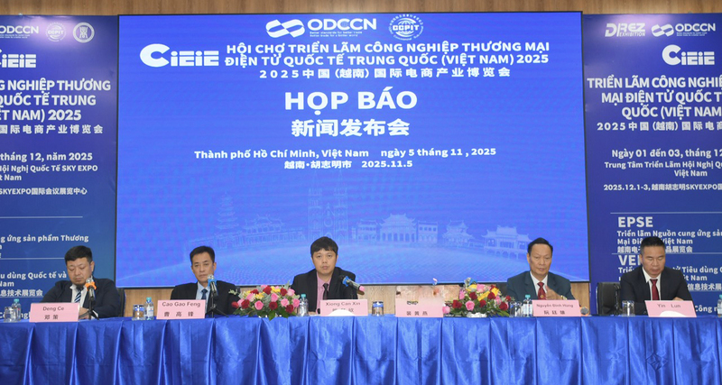 Họp báo thông tin về Triển lãm Công nghiệp - Thương mại điện tử quốc tế Trung Quốc (tại Việt Nam) 2025 - CIEIE. Ảnh: Minh Khuê.