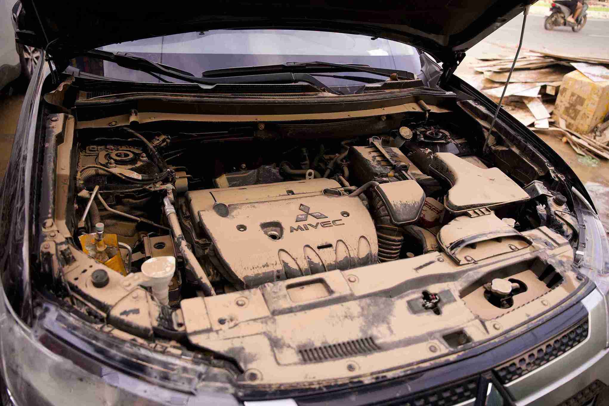 Nhiều cơ sở phải huy động thêm nhân công để kịp tiến độ trả xe cho khách.