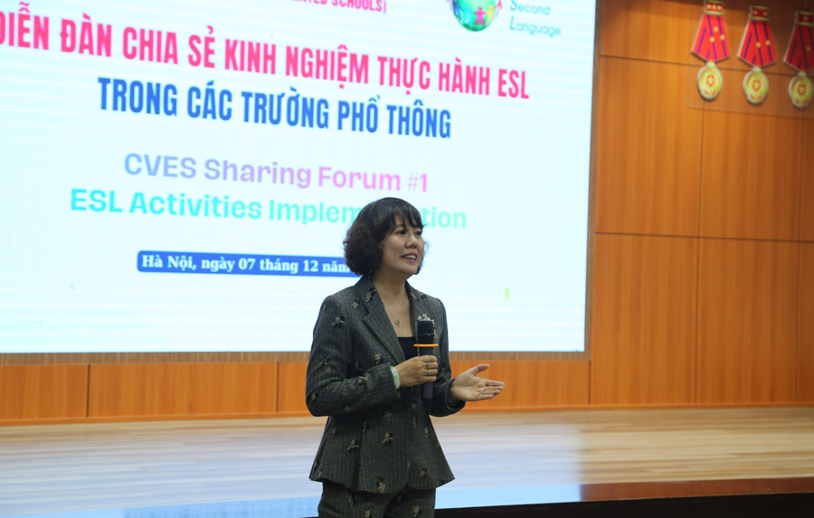 TS. Nguyễn Thị Mai Hữu - Trưởng ban Quản lý Đề án ngoại ngữ Quốc gia chia sẻ tại diễn đàn. 1f2a1893.jpg