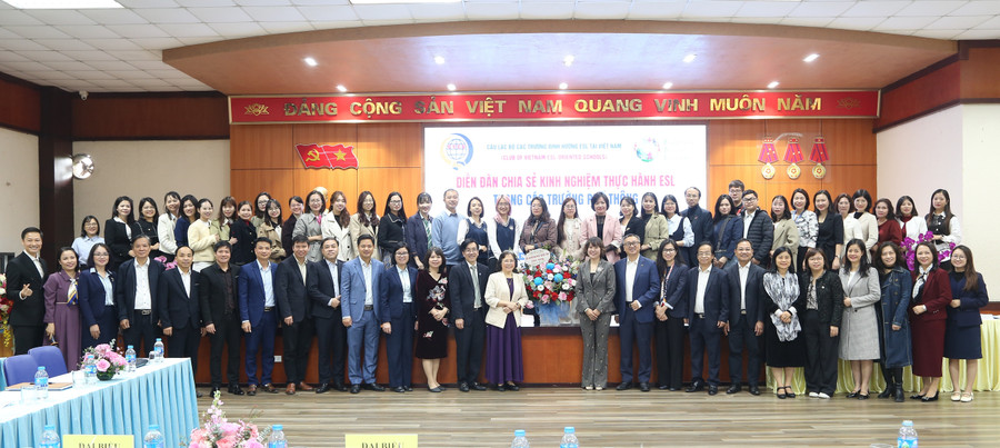 Đại biểu chụp ảnh lưu niệm tại diễn đàn. 1f2a1915.jpg