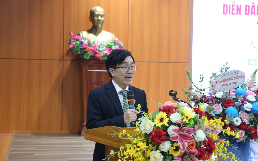 TS. Nguyễn Phú Chiến - Hiệu trưởng trường THPT Chuyên Ngoại ngữ, Chủ tịch CVES phát biểu. 1f2a1791.jpg