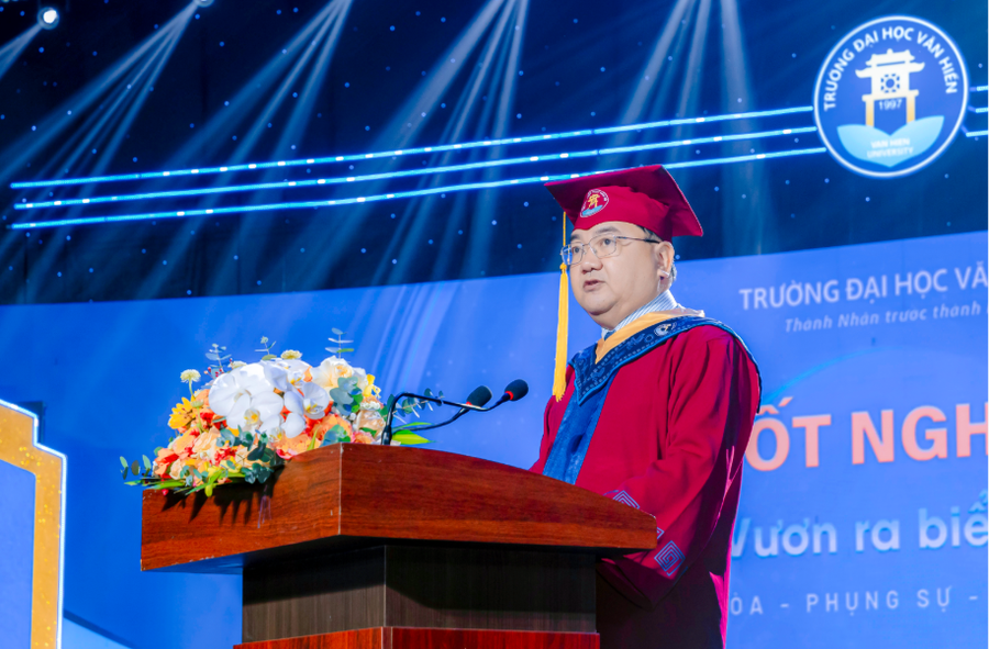 PGS. TS Nguyễn Minh Đức – Hiệu trưởng Trường Đại học Văn Hiến phát biểu tại buổi lễ. 5.png