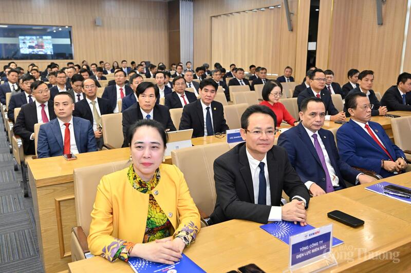 Đại diện lãnh đạo các đơn vị thành viên của EVN tham gia hội nghị. Ảnh: Cấn Dũng