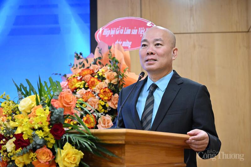 Ông Vũ Bá Phú - Cục trưởng Cục Xúc tiến thương mại phát biểu tại Hội nghị tổng kết công tác năm 2025 và triển khai nhiệm vụ năm 2026. Ảnh: Cấn Dũng.