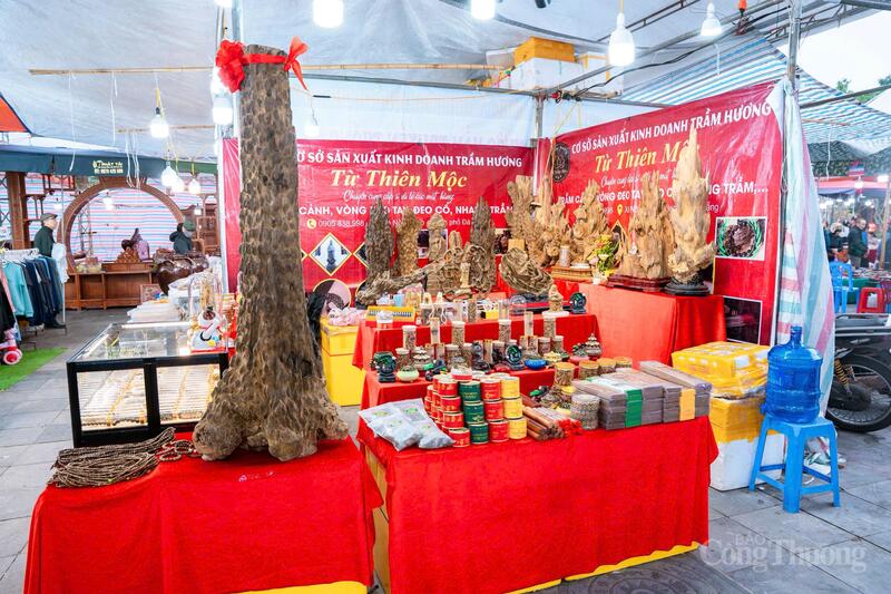 Sôi động hội chợ xúc tiến thương mại và sản phẩm OCOP tại Hưng Yên - 5