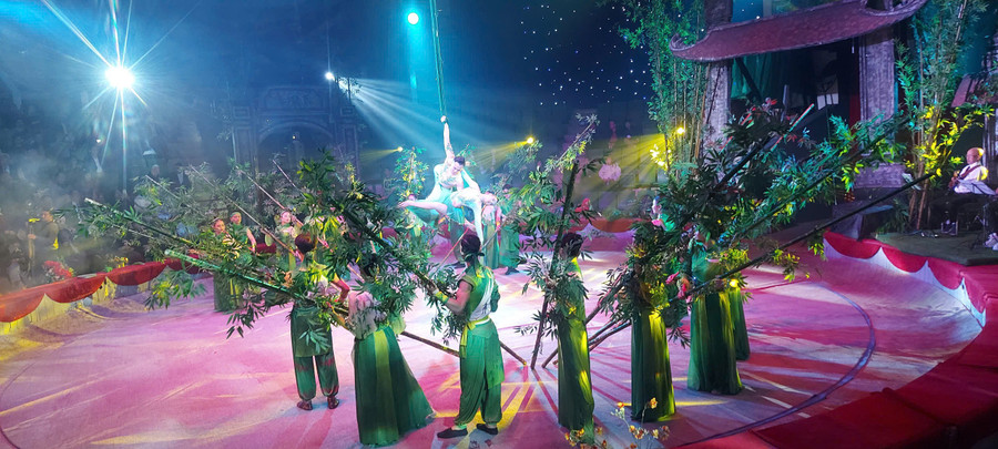 Vở 'Lời của tre Việt' mới được Liên đoàn Xiếc Việt Nam công diễn tiếp tục dùng ngôn ngữ hiện đại của nghệ thuật xiếc để kể câu chuyện văn hóa Việt. Ảnh: Bình Thanh