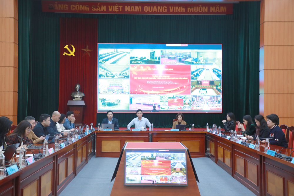 Đại biểu dự Hội nghị Báo cáo viên trực tuyến tại điểm cầu Báo Lao Động. Ảnh: Hải Nguyễn