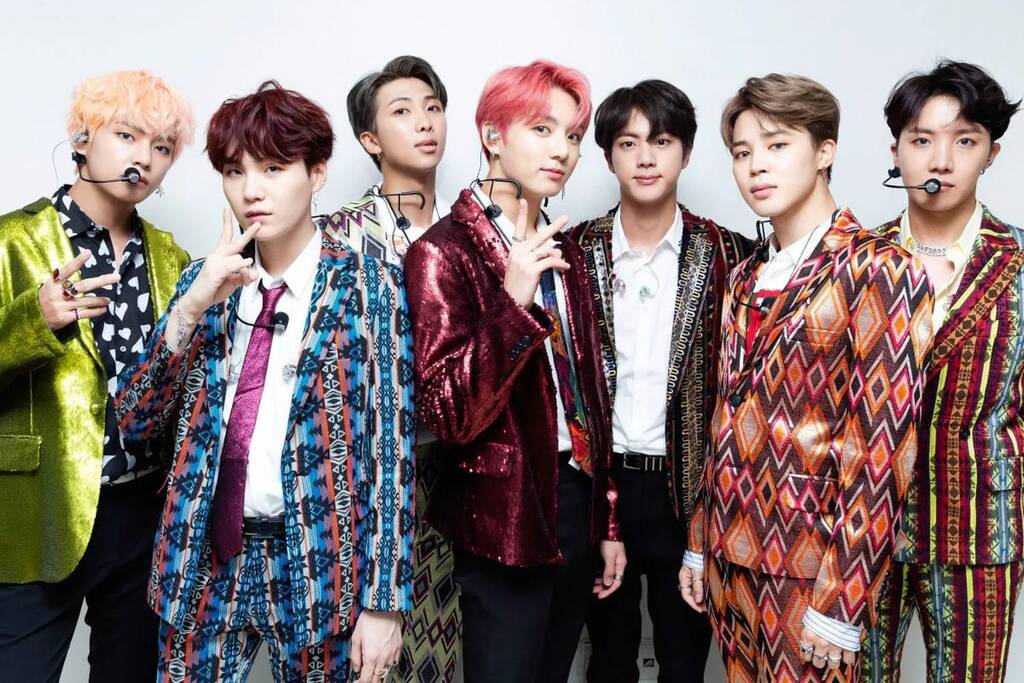 BTS bắt đầu bùng nổ danh tiếng sau bản hit “Fire“. Ảnh: Lotte