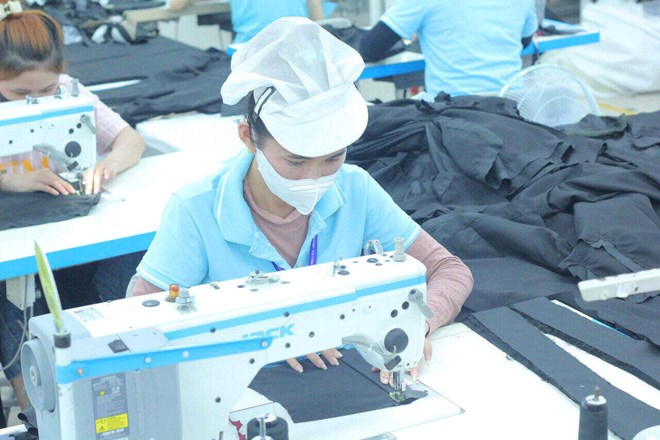 Một doanh nghiệp ở Quảng Ngãi hỗ trợ tiền xăng xe cho đoàn viên, người lao động