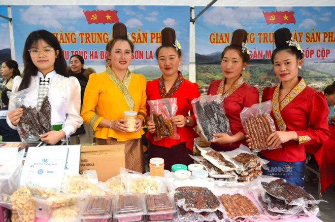 Mục sở thị quy trình làm trâu gác bếp ở Sơn La