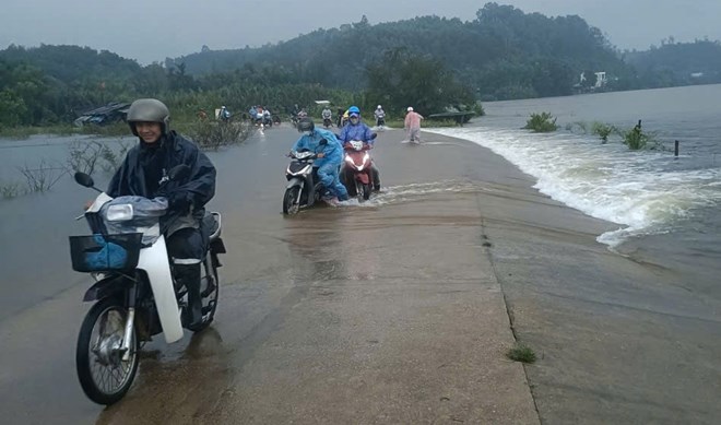Mưa lớn gây ngập cục bộ tại xã Vạn Tường, tỉnh Quảng Ngãi