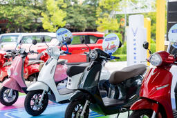 VinFast tung ưu đãi kép đầu năm: Mua xe máy điện, cơ hội rinh ô tô quốc dân