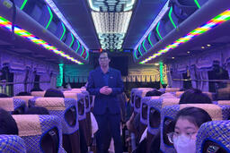 Chuyến xe '0 đồng' cho sinh viên về quê ăn Tết