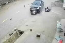 Tài xế có cồn trong máu tông trực diện 2 học sinh gây đa chấn thương