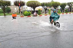 Mưa trái mùa gây ngập nhiều khu vực ở Cà Mau