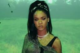 Biệt thự của Rihanna bị nã súng