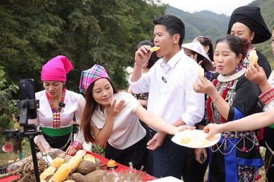 <a href="/chinh-sach2" title="Chính sách" rel="dofollow">Chính sách</a>