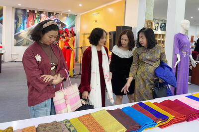 <a href="/su-kien" title="Sự kiện" rel="dofollow">Sự kiện</a>