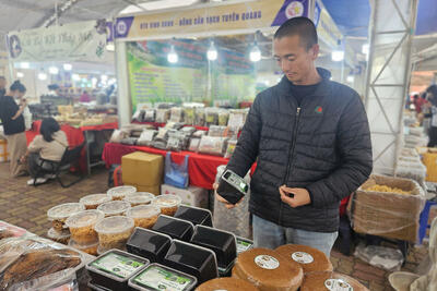 <a href="/thi-truong" title="Thị trường" rel="dofollow">Thị trường</a>