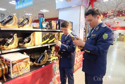 <a href="/thi-truong" title="Thị trường" rel="dofollow">Thị trường</a>