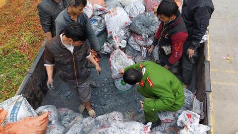 Hà Giang: Phát hiện vụ vận chuyển trái phép gần 8 tấn quặng