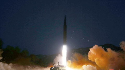 Ông Kim Jong-un đưa ra lời kêu gọi sau khi giám sát vụ phóng “tên lửa siêu vượt âm”