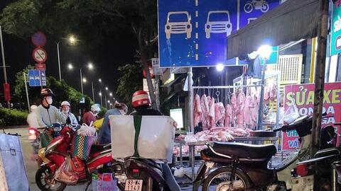 Vào chợ đầu mối "săn" thịt heo giá rẻ ăn Tết