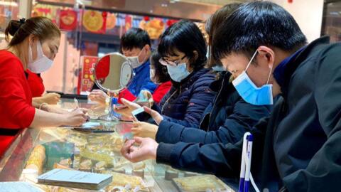 Giá vàng trong nước tiến sát mốc 68 triệu đồng/lượng, thế giới giảm nhẹ