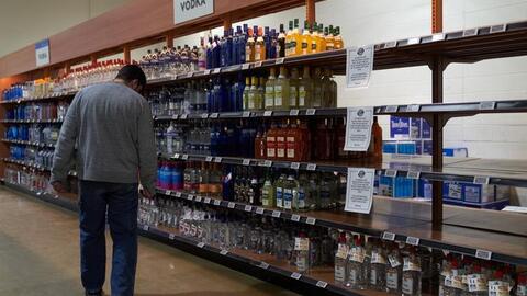 Đến các 'ma men' cũng 'quay xe' với rượu vodka của Nga