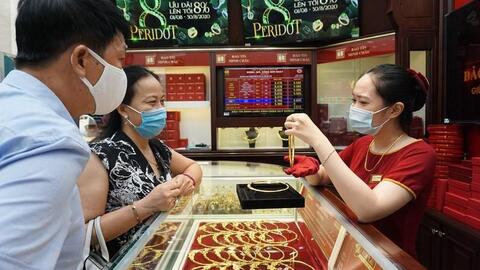 Giá vàng trong nước “đứt nhịp” tăng, thế giới vọt lên mức lịch sử