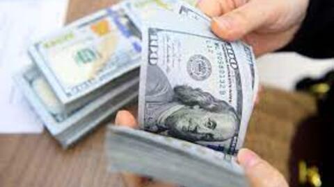 Tỷ giá trung tâm tăng, giá USD trong ngân hàng thương mại giảm
