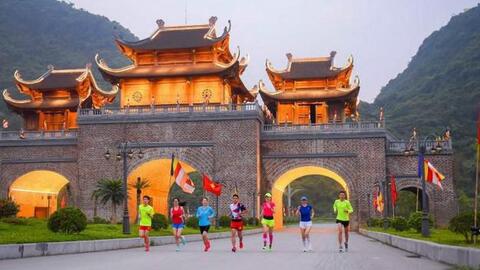 Giải chạy Marathon “Vì an toàn giao thông” lần thứ nhất tổ chức tại Hà Nam