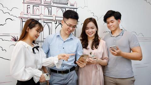 Ứng dụng ngân hàng đồng loạt tung gói combo giảm 50% vé máy bay, khách sạn