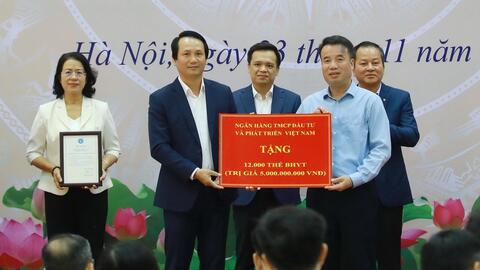 BIDV trao tặng trên 12.000 thẻ BHYT cho người có hoàn cảnh khó khăn