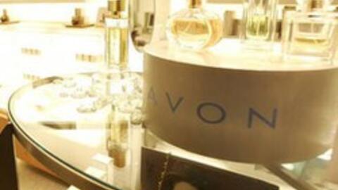 Công ty mỹ phẩm đa quốc gia Avon tạm dừng kế hoạch rời khỏi Nga