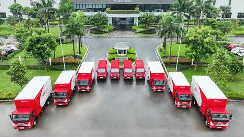 Sẵn sàng cho mùa Tết 2024: J&T Express tăng cường 140 xe tải mới