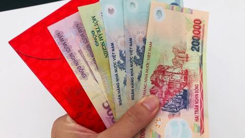 Khách hàng Vietcombank, VPBank, ACB, ...chú ý: Đầu năm nhiều tiền, nên mở sổ tiết kiệm vào mùng mấy để được lì xì, lãi suất cao?