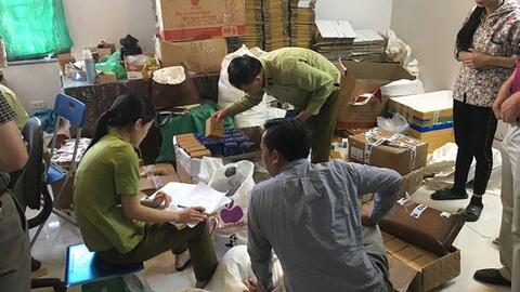 Cận cảnh lô mỹ phẩm giả vừa bị phát hiện ở Hà Nội