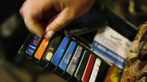 Cảnh báo rủi ro nợ xấu từ dịch vụ rút tiền mặt, đáo hạn thẻ tín dụng