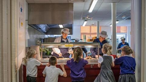 Khủng hoảng không tưởng ở Anh: Trẻ con lạnh không dám kêu, đói không dám đòi ăn vì 'cơn ác mộng' lạm phát cao nhất 30 năm