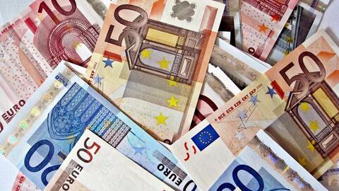 Euro và rúp Nga tiếp tục tăng mạnh, nhân dân tệ thấp nhất 6 tháng, giá vàng rơi sâu