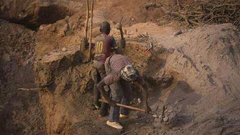 Đất nước "nghèo" nhất thế giới: Chẳng có gì ngoài... vàng, không còn cách nào khác là đổi vàng lấy lương thực