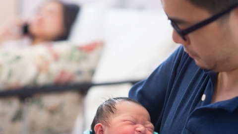 Hong Kong (Trung Quốc) tặng cha mẹ mới sinh con hơn 2.500 USD