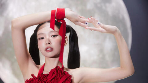 Jennie thành hàng xóm của Lee Jong Suk - Suga (BTS), giá trị thực của biệt thự mới tậu gây choáng