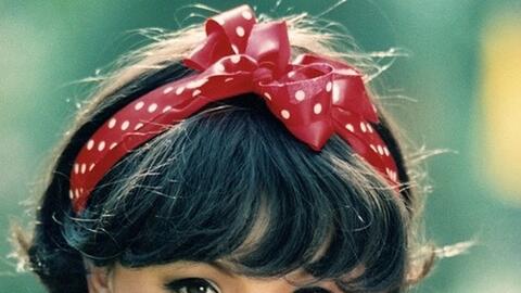 Màn ảnh Việt thập niên 90 từng có 1 "biểu tượng gợi cảm" cực nóng bỏng, giờ gần 50 tuổi vẫn vô cùng quyến rũ