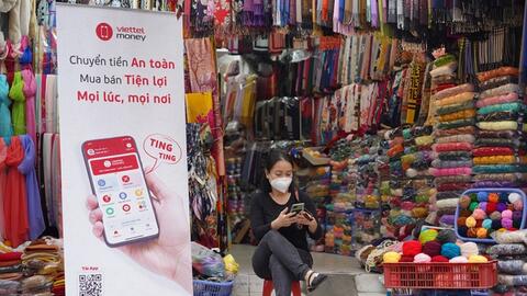 Người đi chợ ngày càng ủng hộ thanh toán không tiền mặt