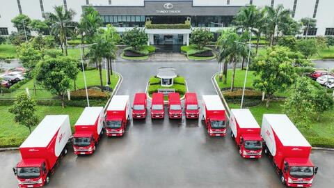 Sẵn sàng cho mùa Tết 2024: J&T Express tăng cường 140 xe tải mới